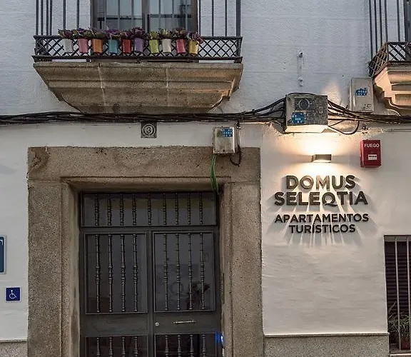 Appartement Turisticos Domus Seleqtia Plaza Mayor Caces