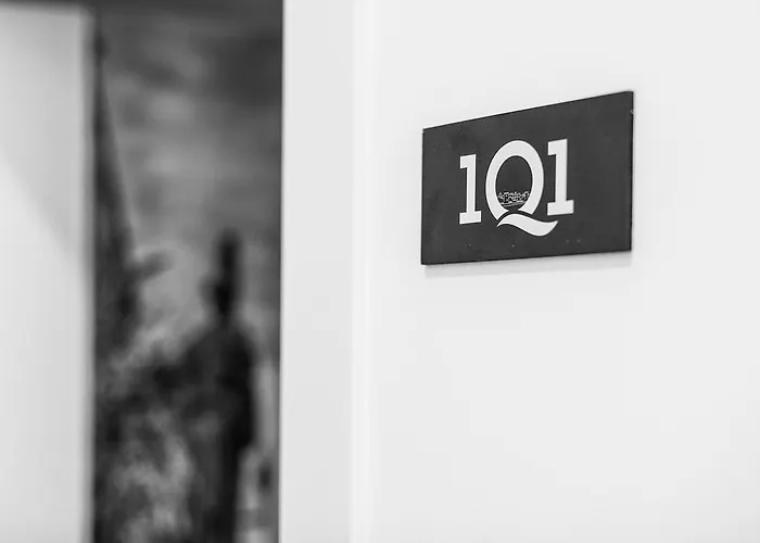 Turisticos Domus Seleqtia Plaza Mayor Caces